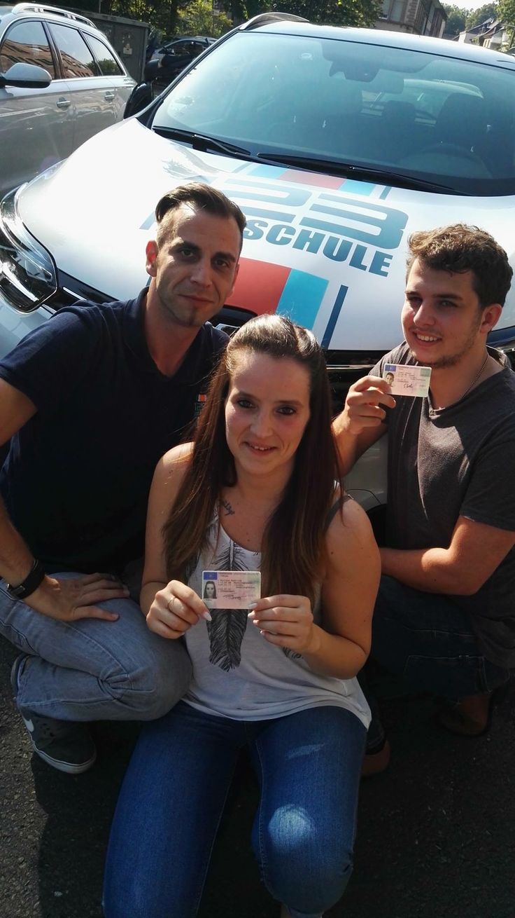 Kunden mit ihrem Führerschein