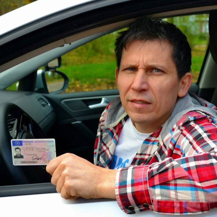 Kunden mit ihrem Führerschein